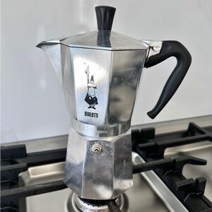 Bialetti Moka Stovetop Espresso Maker Italy 18.5 oz silver 9-cup Italy.For Parts